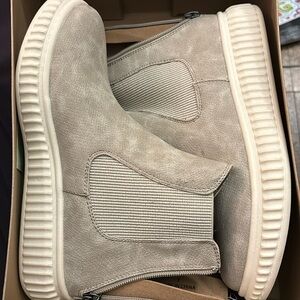 NWT Blowfish sneaker boot